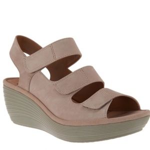 reduced price clarks shoes